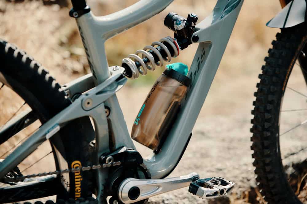 Twist Bottle 590 + base